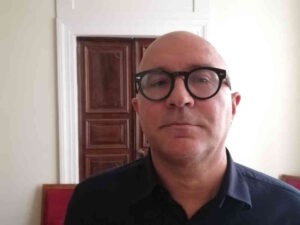 Livorno, il consigliere Morini: “Stop alla pubblicità fossile, serve coerenza tra parole e azioni sull’ambiente”