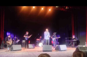 Tributo a Lucio Battisti, un concerto strepitoso della temporary Band