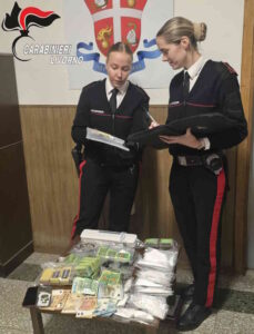 Rosignano, smantellate due centrali di spaccio casalingo, 4 arresti e 6 chili di droga sequestrati