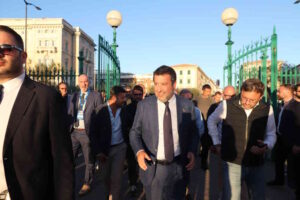 Ministro Matteo Salvini: non pensavo servisse l'autorizzazione di anarchici e Cgil per venire a Livorno