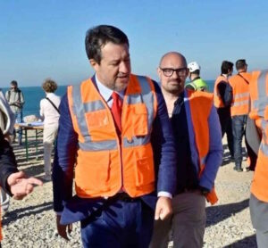 Salvini in Darsena Europa, Ghiozzi attacca Salvetti: "Comportamenti imbarazzanti e smetta di fare il capo ultras"