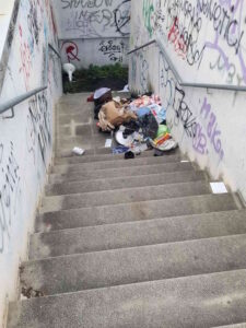 Livorno, il grido di un cittadino: “Degrado e pericolo al sottopasso della Cigna. Segnalo da più di un anno nessuno interviene”