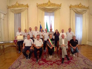 Premiato cin Comune l'equipaggio della barca “Lucifero ITAA88541” per la prestigiosa vittoria nella regata 151 Miglia