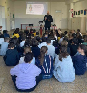 Carducci – San Simone, gli studenti incontrano i Carabinieri e parlano di cyberbullismo
