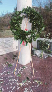 Oltraggiati i caduti della Meloria, distrutta la corona commemorativa, l'onorevole Chiesa ne invia una nuova