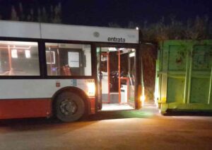 Container blocca passaggio dell'autobus, AT agisce in sede legale e penale