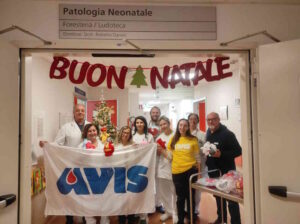 Giornata dell'Infanzia 2025: pupazzi e materiale da disegno donati da Avis Livorno al reparto di Pediatria