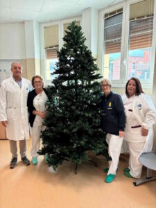 Al via in Pediatria "L'Albero dei Bambini" decorato con i pensieri dei piccoli pazienti