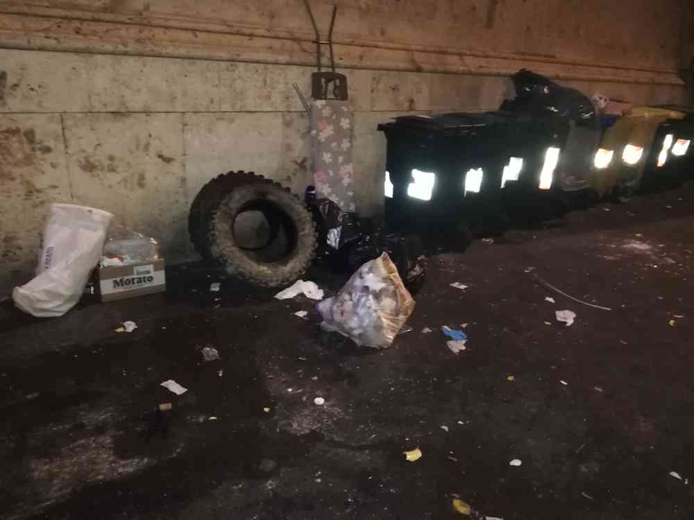 La discarica illuminata a festa sugli Scali Saffi