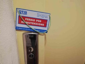 L'ascensore "meteoropatico", disagi per condomini e disperazione per due disabili&nbsp;