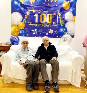 Nonno Riccardo Pratellesi nuovo centenario livornese