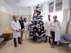 Pediatra Livorno, completato l’Albero dei Bambini con le decorazioni portate dai piccoli pazienti