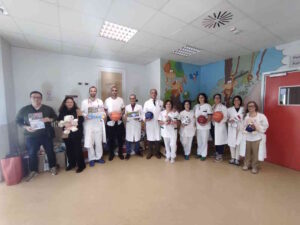 In Pediatria arrivano i regali del Comandante Alfa per il Natale 2025