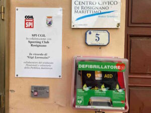 Rosignano, Spi-Cgil dona un defibrillatore alla citt&agrave;: "Importante rafforzare la sicurezza sanitaria di prossimit&agrave;"