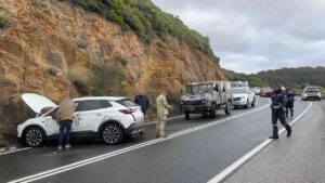 Auto si ribalta sul Romito: decisivo il pronto intervento di quattro paracadutisti della Folgore