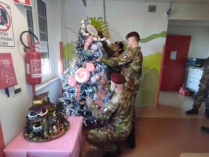 pediatria l'albero di Natale donato dal 184° “Nembo” 3