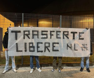 Libertassini in protesta davanti al Modigliani Forum: striscione contro il divieto di trasferta a Rieti