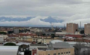 Quando il cielo diventa mare: un'onda nel cielo di Livorno