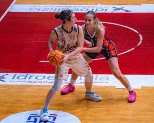 Grande rimonta Jolly, ma Milano resiste e vince di misura