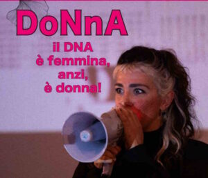 &rdquo;DoNna: &nbsp;il DNA &egrave; femmina, anzi &egrave; donna!&rdquo; monologo tragicomico con Laura Gallo