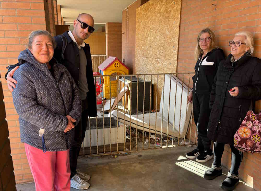 Discarica in terrazzo Casalp da due anni