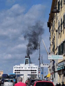 Fumi navali: Livorno settimo porto europeo per inquinamento. Livorno Porto Pulito: &egrave; quello che diciamo da oltre tre anni