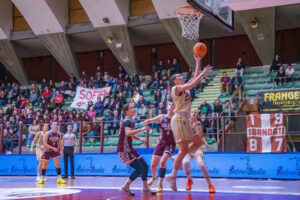 Jolly Libertas, riparte la corsa: al PalaMacchia arriva Giussano