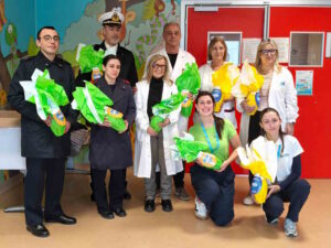 Ospedale di Livorno, in Pediatria consegnate uova e gadget da parte di &ldquo;Porto dei piccoli&rdquo; e Direzione Marittima