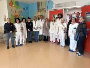 La Polizia di Stato visita il reparto di Pediatria