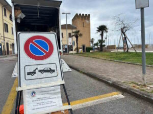 “I delitti del BarLume” sbarca a San Vincenzo, il palazzo comunale e la sala consiliare della Torre si trasformano in un set per le riprese della serie tv