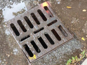 Controviale Carducci lato nord: Giovedì 16 e venerdì 17 aprile pulizia caditoie e bocche di lupo