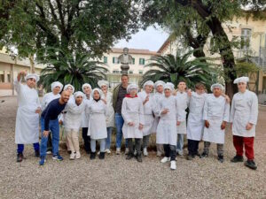 Emergenza freddo, studenti cucinano pasti per i senza fissa dimora