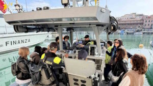 “Meravigliosamente diversi: un can-otto salva-gente”, studenti del Vespucci Colombo in visita al reparto ROAN della GdF