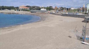 Posidonia seppellita due metri sotto la sabbia, Tre Ponti ripuliti