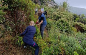  Studenti da tutta Italia al lavoro sui sentieri dell’Elba torna il progetto “Un’isola per le scuole”