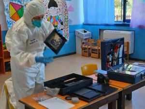 Cecina, la Polizia Scientifica all'asilo 44 Gatti