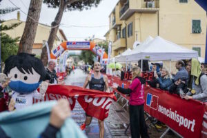 La Maratona isola d'Elba è del francese Julien Gueydon, Sarah Giomi prima delle donne