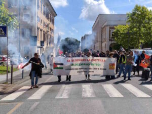 Usb in piazza a Livorno: “Basta guerra, carovita, spese militari e prepotenze internazionali”