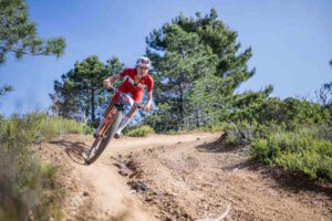 Mountain Bike Dorigoni e Weinbeer dominano alla Capoliveri Legend Cup