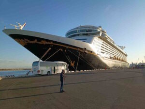 La nave Disney per la prima volta in porto a Livorno