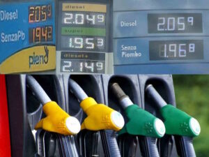 Stangata benzina, Livorno tra le città più care: prezzi da autostrada anche in città