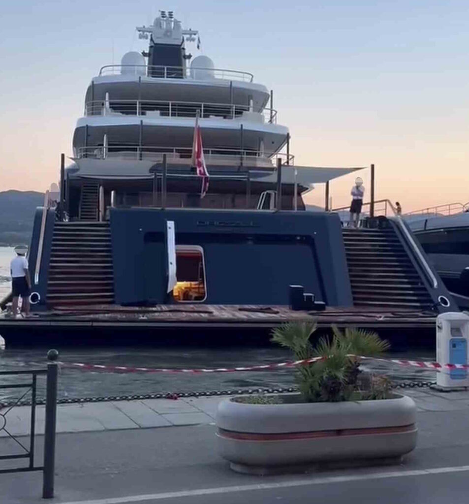 Yacht Drizzle di Amancio Ortega . Foto Ezio Cairoli