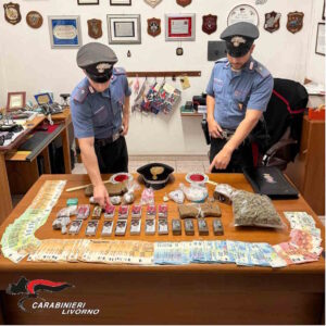 Sequestrati tre 4 chili di droga e 8200 euro, due persone ai domiciliari