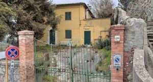 Furto di rame all'ex scuola di Montenero: un arresto dopo l'intervento di carabinieri e polizia municipale