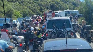 Tamponamento tra auto sul Romito, 4 ambulanze sul posto