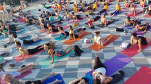 International yoga day, oggi il saluto al sole alla Terrazza Mascagni