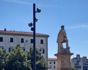 Nuova illuminazione in piazza Garibaldi, lavori conclusi