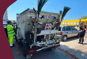 Rimossa auto utilizzata a giaciglio e presumibilmente, anche come luogo di spaccio